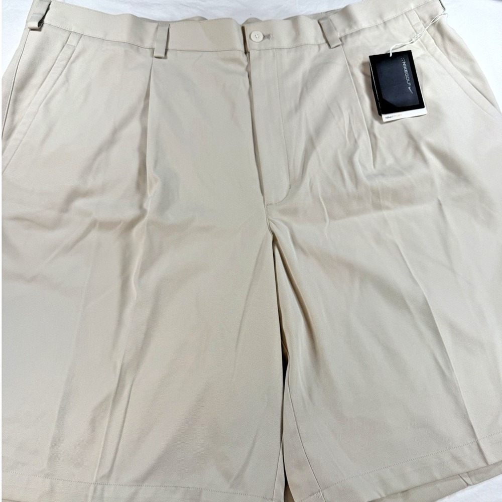 Nike Golf Shorts Mens 42 Beige Pleated Dri-Fit Performance Activewear NWT